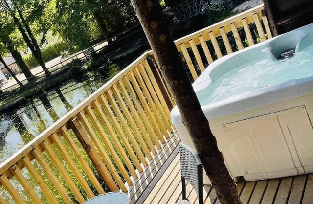 Otter 4 Hot Tub - HuntersMoon-Warminster-Bath-Salisbury