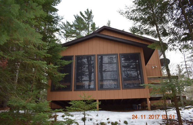 Otter Bay Cabin.A Beautifully Furnished Lakefront All Season Cabin!