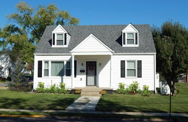 Our Cottage is in Historical Luray, Walking Distance of Town Restaurants & Shops