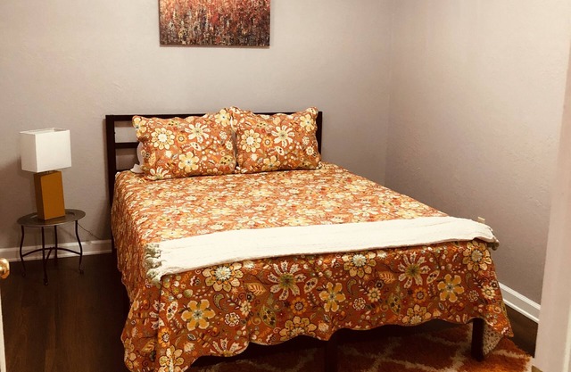 “our little orange a-peel” Gallipolis. No cleaning fee and no Taxes all include.