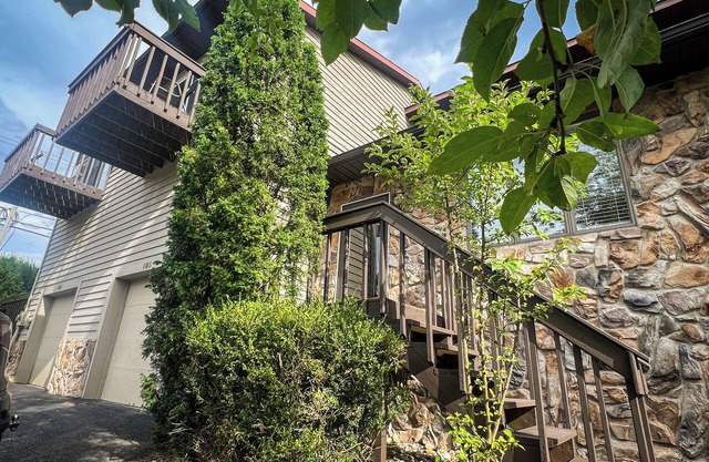 Our Lovely Lake House Large Groups Welcome + Great Location!