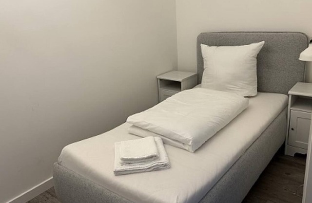 Our small guest room no. 46 located at our apartment house Haldesdorfer Straße is suitable for 2.