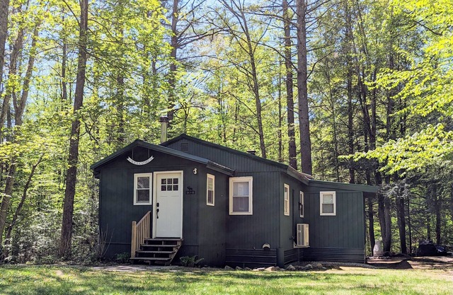 Outdoor lovers! Walk to the Lake - Kayaks - Ski - Chiminea - Hike.