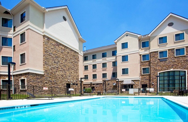 Outdoor Pool + Free Breakfast + Free Wi-Fi | Close to UNC Chapel Hill University