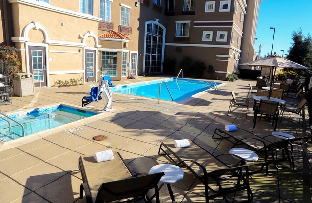 Outdoor Pool & Hot Tub. Free Breakfast. Free Shuttle.