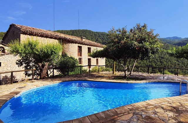 Outdoor pool. Indoor pool. Barbecue, 14/16 people. Wifi