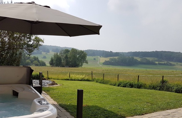 Outdoor whirlpool, sauna, steam shower / whirlpool, outskirts, Wi-Fi, completely fenced