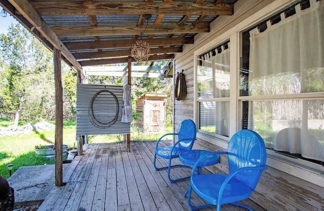 Outpost Vibes: Outhouse, Outdoor Shower & Pool