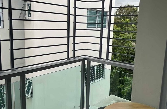 Outstanding condo w/outside pool. Awesome views and modern facilities