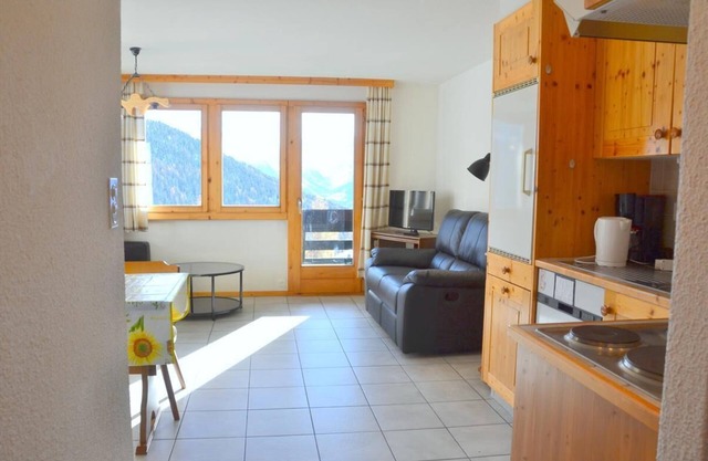 Outside: 3-room flat in a small apartment house in Chandolin, for 4-6 persons, balcony with garden