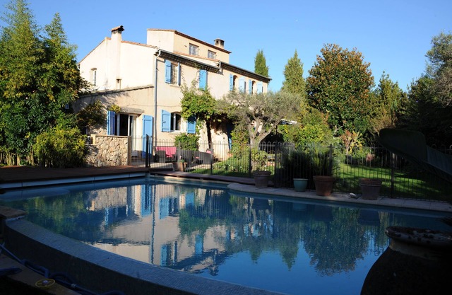 Outstanding bastide in Antibes, heated pool, tennis court, large garden, 6 bedr