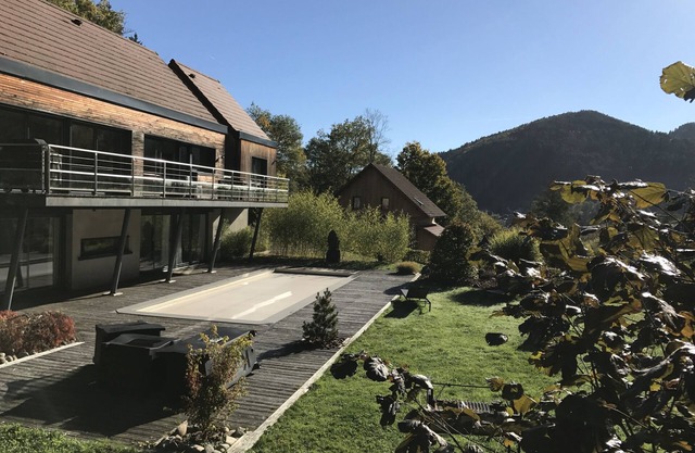OUTSTANDING CONTEMPORARY CHALET IN A BRIGHT QUIET