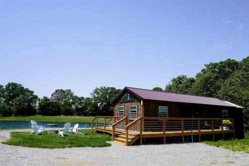 Outstanding Lakefront Cabin in Makanda, Illinois