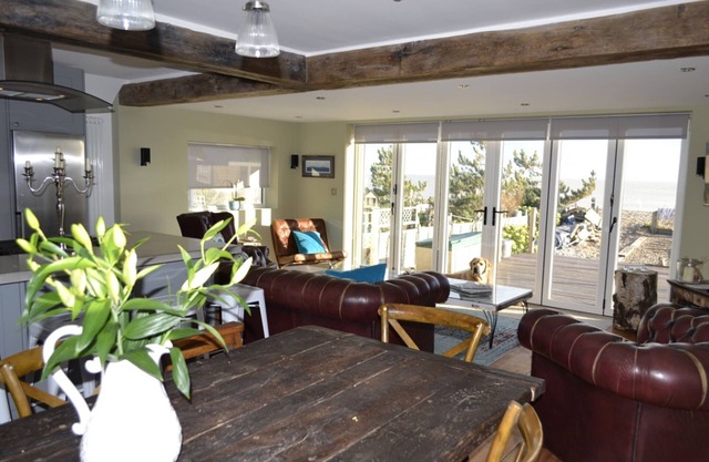 Outstanding luxury beachfront holiday experience with hot tub