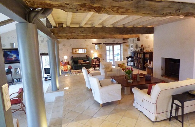Outstandingly restored fortified 16th-century farmhouse near Condom