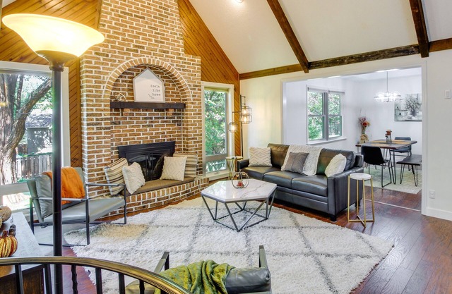Overland Park Home w/Fenced-In Yard & Gas Grill!
