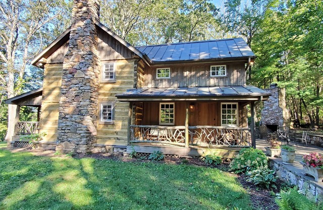 Overlook Cabin Atop the Blue Ridge Mountains