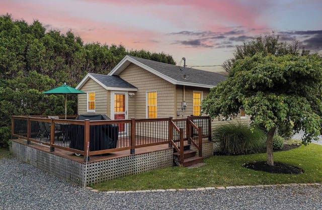 Overlook York Beach Cottage 1 - Walk to Beach!