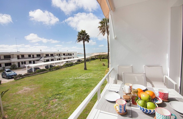 Overlooking the sea! New apt. with terrace 3 bedrooms+2 bathrooms&community pool