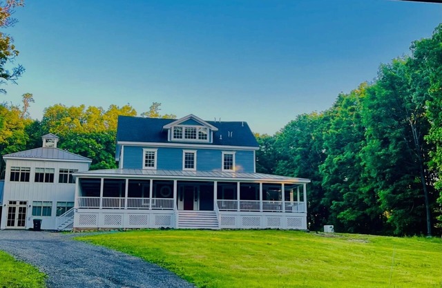 Oversized Country house, Quiet Retreat & Gathering space ~NEW !