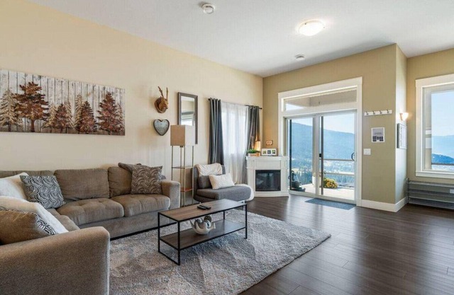 OWAV - Lower · Oh What A View! Lower Suite - Sleeps 6