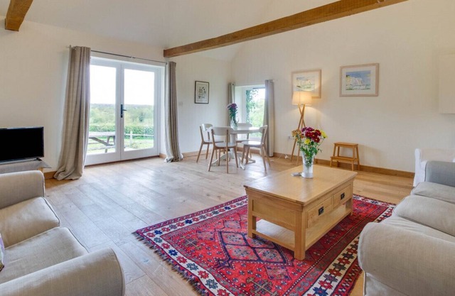 Owl Barn - Two Bedroom House, Sleeps 4