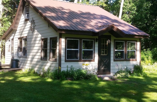 Owl Trail CABIN at Turtle LAKE Year 'round