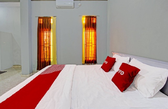 OYO 91210 Hotel J3