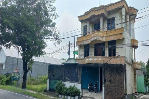 OYO 93768 Setia Budi Guest House 1