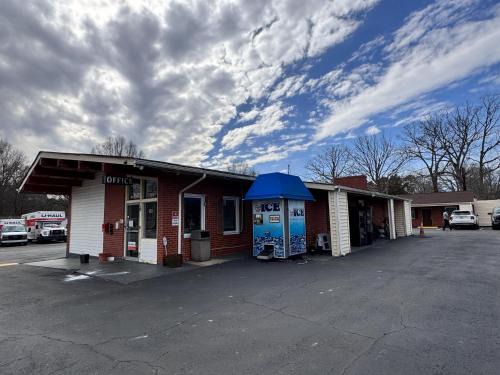 OYO Palm Leaf Motel