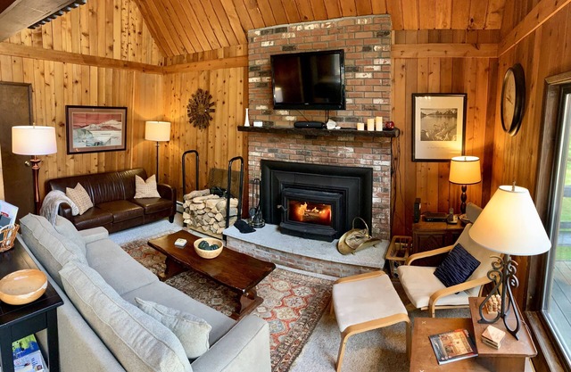 OZ CHALET - 4 Bedroom Ski Chalet Between Killington and Okemo