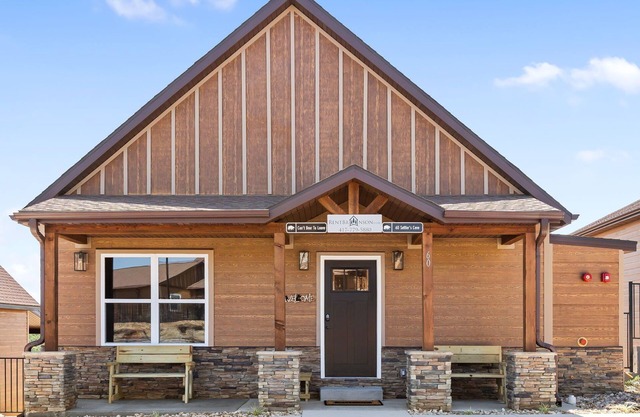 Ozarks View-Cornhole-Community Pools, Pickleball, Firepit, & More-Free Tickets