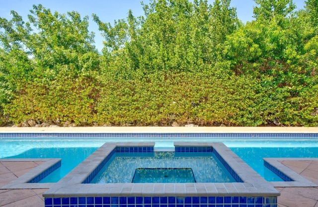 P15 - Spacious 5 bedroom home with private pool and dockage.