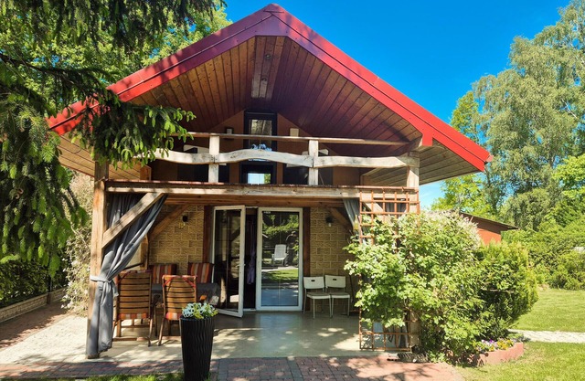 Pack your bags and experience this idyllic holiday home with rowing boat.