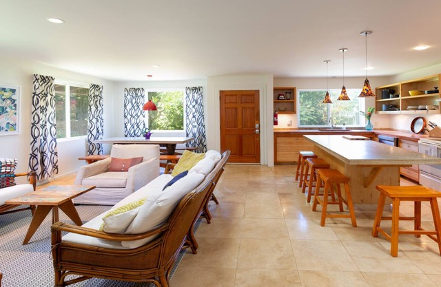 Paia Family Cottage - Walk to everything in Paia Town