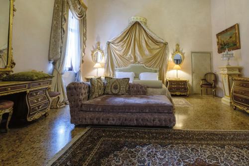 Palazzo Ca' Bernardo By Francesco Molon