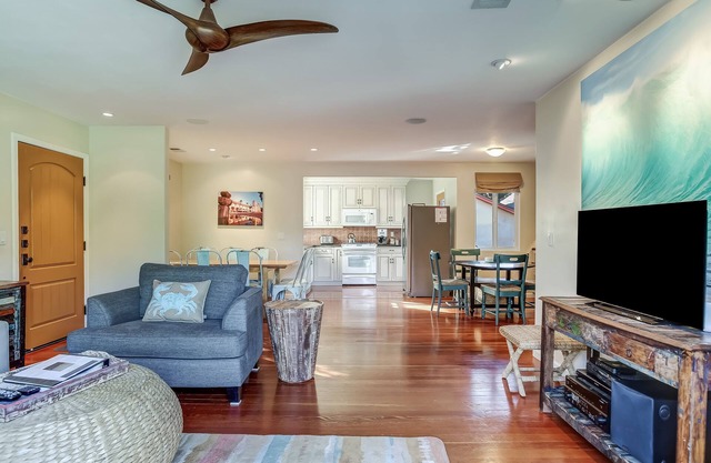 Palisades Beach House - Dog Friendly, Walk to beach, Shopping, Restaurants, Hiking!