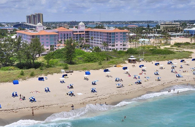 Palm Beach Shores Resort-Beachfront Location-1-Bedroom Condo