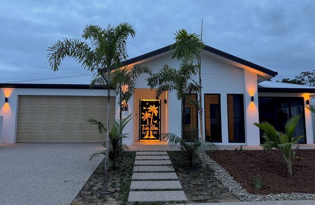 Palm Cove 2 bedroom new built with large heated spa