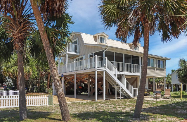 ☀️🌴Palmetto Breeze: Beach View Decks | Walk to the Beach | Outdoor Dining