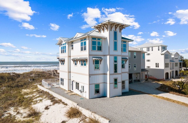 Palmetto: Stunning Beachfront Oasis- 8 BR, Pri. Pool, Pet Friendly, Sleeps 16!