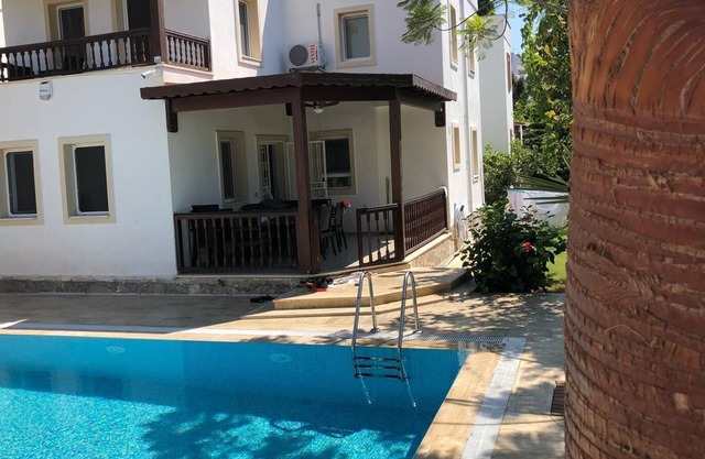 Palmhouse - private villa private pool, garden and parking. 400m beach free WiFi