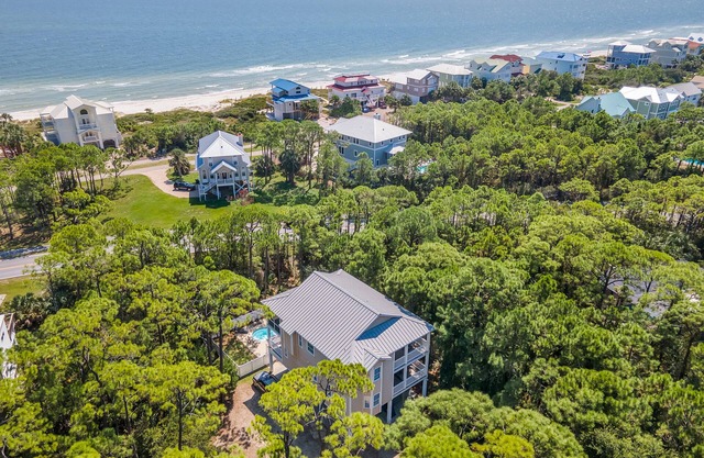 Palms and Pines: 4BR SGI Home- Sleeps 16, Priv. Pool, Hot Tub, Pet Friendly!