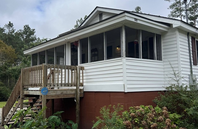 Pamlico County Lodge on Goose Creek Island! Quiet, relaxing, comfortable stay!