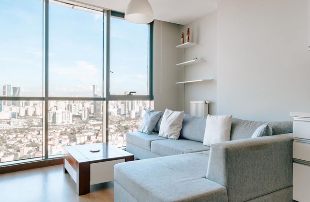 Panoramic Urban Retreat, 4 Mins to Optimum