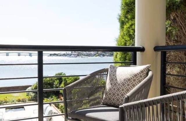 Panoramic views, 5-bedroom waterfront