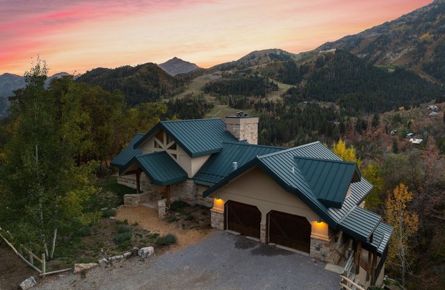 PANORAMIC VIEWS - Hot Tub - 4 Bedroom Mountain Home