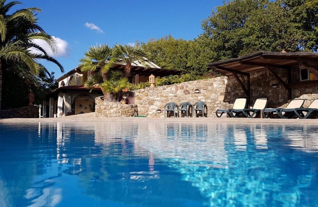 Panoramic villa with pool and garden