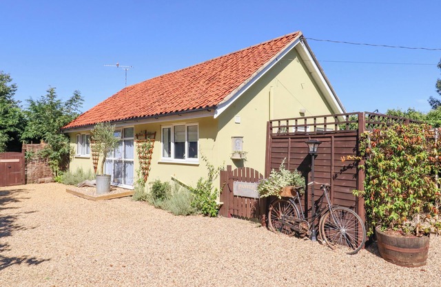 PANTILES, family friendly, country holiday cottage in Woodbridge