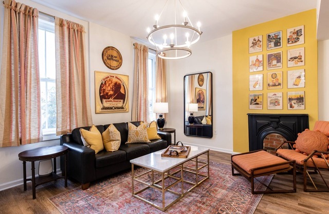 Pappy VanWinkle Suite, The Woodford Hotel